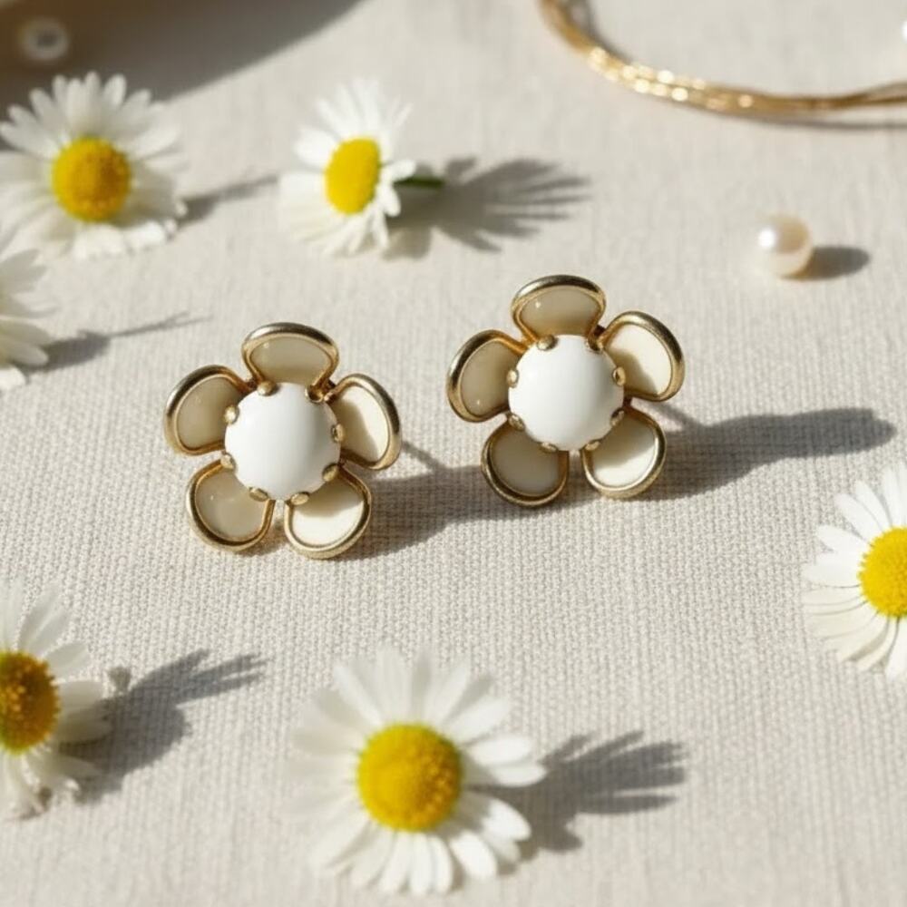 Vintage 1940s Milk Glass Floral Screw-Back Earrings Gold Tone
